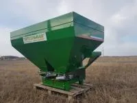 Разбрасыватель минеральных удобрений навесной 1100L (Фермер)